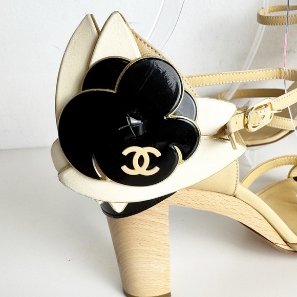 Chanel bi-color strappy camellia wing heels size 38 - Picture 3 of 11